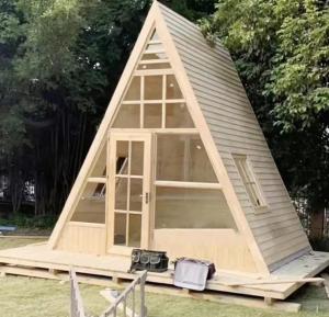 a tiny house is being built on a platform at Cuyabeno Glamping in Cuyavenus