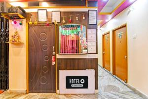a hotel lobby with a hollywood sign on the door at Super Hotel O Rishra Railway Station Formerly Green Guest House in Khardah