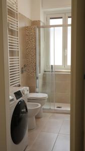 a bathroom with a toilet and a sink and a shower at Sky Balcony - Milano Sud- vicino Humanitas e forum Assago in Rozzano