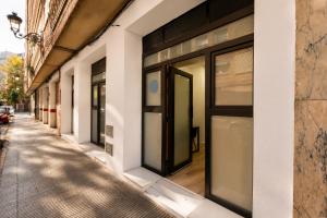 a row of windows on the side of a building at Apartamento Río Turia A in Valencia