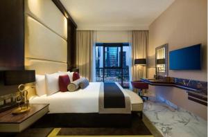 a hotel room with a large bed and a window at Hotel Vasudha Inn-Near International Airport Delhi in New Delhi