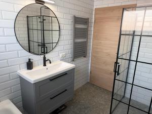 a bathroom with a sink and a mirror at Hugleikshus in Hvolsvöllur