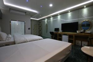 TV a/nebo společenská místnost v ubytování Inca Motel