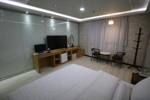 TV a/nebo společenská místnost v ubytování Inca Motel