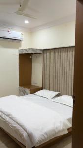 a bedroom with a large white bed in a room at Hotel metro inn in Bhopal