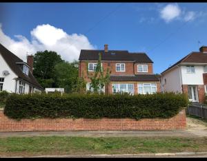 a brick wall in front of a house at Kennington house #30 in Oxford