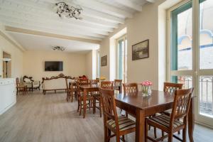 a dining room with a table and chairs at Viscuso House B&B in Aci Castello