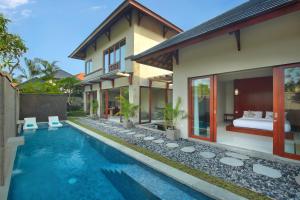 Bazen u objektu Theanna Villa and Spa Canggu ili u blizini