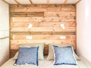 a bedroom with a wooden wall behind a bed at STOERbuiten Lodges Mar Y Sierra in San Costanzo +33 photos