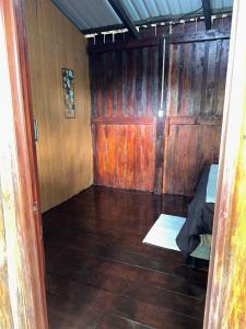 an empty room with wooden walls and a wooden floor at Xitlaly cabins in La Montaña