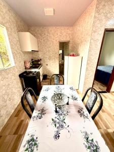 a dining room with a table and a kitchen at Lardunas in Santo Amaro