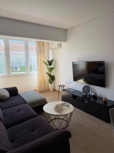 a living room with a couch and a table at Cozy Apartment Almada in Almada