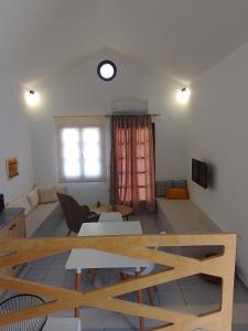 a living room with a couch and a table at Bella Vista renovated in Istro
