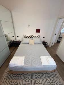 a large white bed in a bedroom with a rug at Casa Angiolina in Chiavari