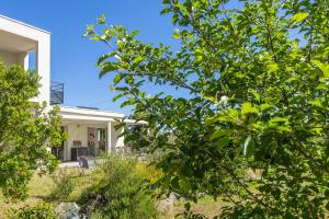 a house with green trees in front of it at Villa Santa Mara Poggio in Santa-Maria-Poggio
