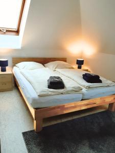 a bedroom with a large bed with two towels on it at Die Malche Gäste und Tagungshaus Villa App 13 in Alaunwerk
