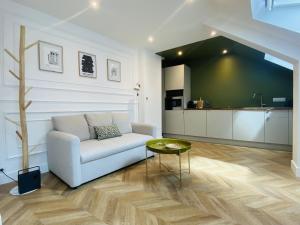 a living room with a couch and a table at La PARENTHESE RUTHENOISE in Rodez