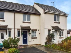 a white house with a blue door at Twenty One in Westward Ho +21 photos