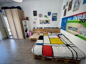 a bedroom with a bed and posters on the wall at Dora Flow in Banchette