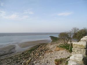 a view of the ocean from a rocky beach at Station Cottage in Silverdale