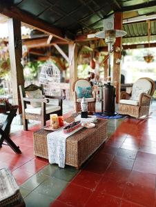 a living room with wicker chairs and a table at 1920 Casa Campestre in Córdoba +31 photos