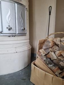a basket of fire wood next to a wall at Mattilan talo b&b in Impiö +26 photos