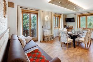 a living room with a couch and a table at Appartamenti Fabrizio in Livigno