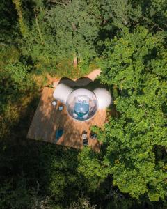 an overhead view of a round house in a forest at Somn'en Bulle in Najac