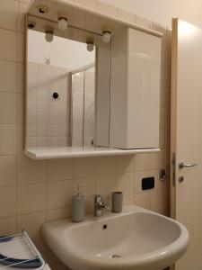 a bathroom with a sink and a mirror at Il Nido in Costa Masnaga