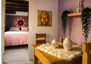 a room with a table with vases on it at Mammaloe in Oranjestad
