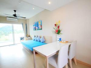 Gallery image of The Sea Condo in Sam Roi Yot