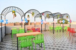 a rendering of a restaurant with tables and chairs at Hotel White Palace in Nāwa
