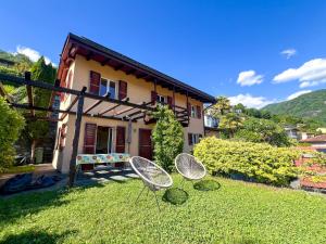 two chairs in the yard of a house at Casa Kasia by HolAp SA in Contra