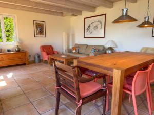 a living room with a wooden table and chairs at Casa Kasia by HolAp SA in Contra