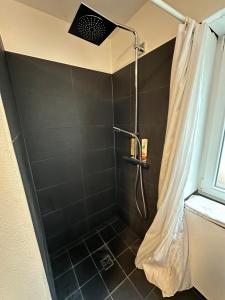 a bathroom with a shower with a shower curtain at Idyllische Wohnung in ruhiger Lage Nähe BAB A6! in Illschwang +19 photos