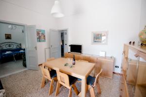 a dining room with a table and chairs in a room at Malicodia in Santa Maria di Licodia