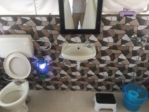 Ένα μπάνιο στο Jamrung Hillside Camping +24 φωτογραφίες