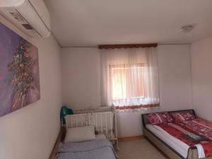 a small bedroom with a bed and a window at Apartment Boka in SJJ