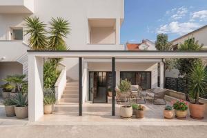 an internal view of a house with plants at Villa JAM in Kaštela
