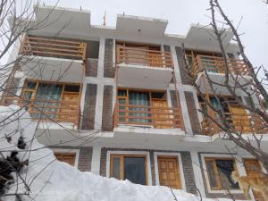 a building with a cat standing in front of it at Nimat Nivas By Fuwa Homestay in Vashisht +5 photos