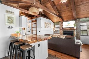 a kitchen and living room with a bar and a couch at Whispering Bass Lodge 3BDR in Kimberling City