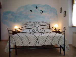 a bedroom with a bed with birds on the wall at Nido di Rondine in Montespertoli