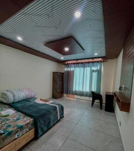 a bedroom with a bed and a desk in it at Nimat Nivas By Fuwa Homestay in Vashisht