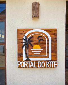 a sign on the side of a building that reads portal dokie at Portal do Kite in Barra Grande