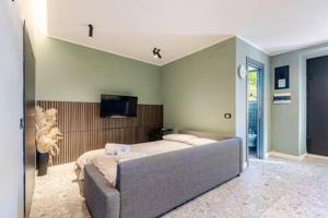 a bedroom with a bed and a tv on the wall at Walk to Fly Gate 65 Appartaments in Naples