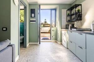 a kitchen with an open door to a yard at Walk to Fly Gate 65 Appartaments in Naples