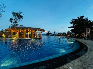 a pool at the resort at night at Luxe Gold Mactan in Mactan