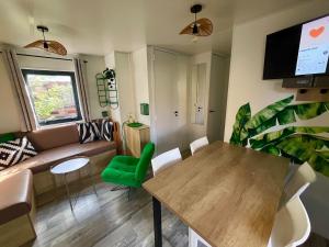 a living room with a couch and a table at La Cabane du Lac - Biscarrosse 5 étoiles in Biscarrosse