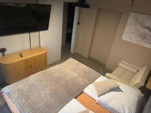 a room with a bed and a flat screen tv at Guest Apartments Orłowo in Gdynia