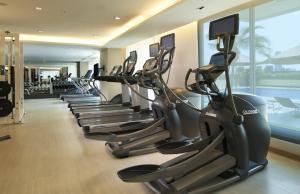 a row of treadmills in a gym with a row of tread machines at Shama Lakeview Asoke Bangkok in Bangkok